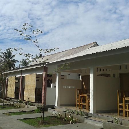 Putri Homestay Гили Мено Стая снимка