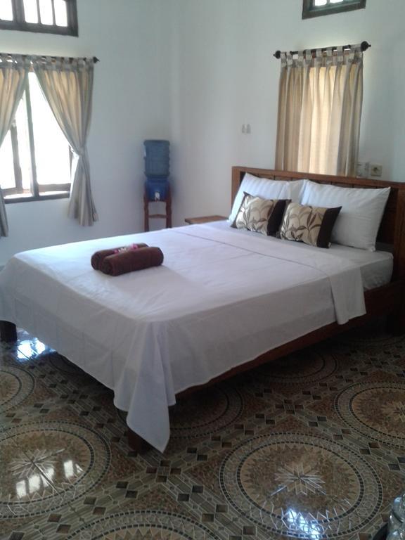 Putri Homestay Гили Мено Стая снимка
