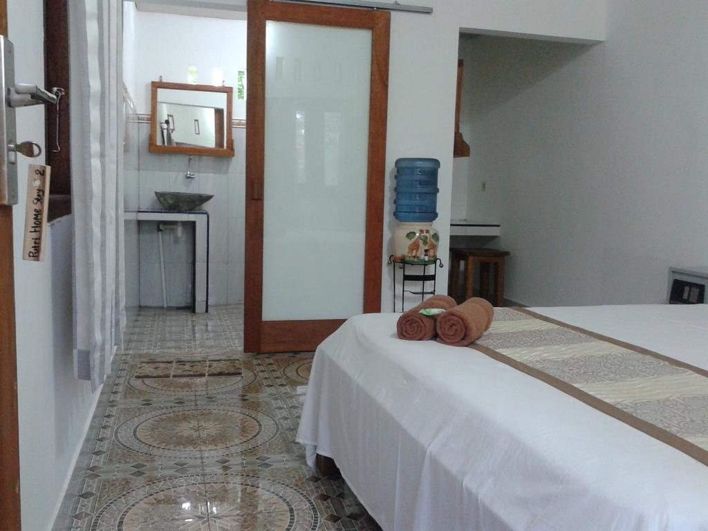 Putri Homestay Гили Мено Стая снимка