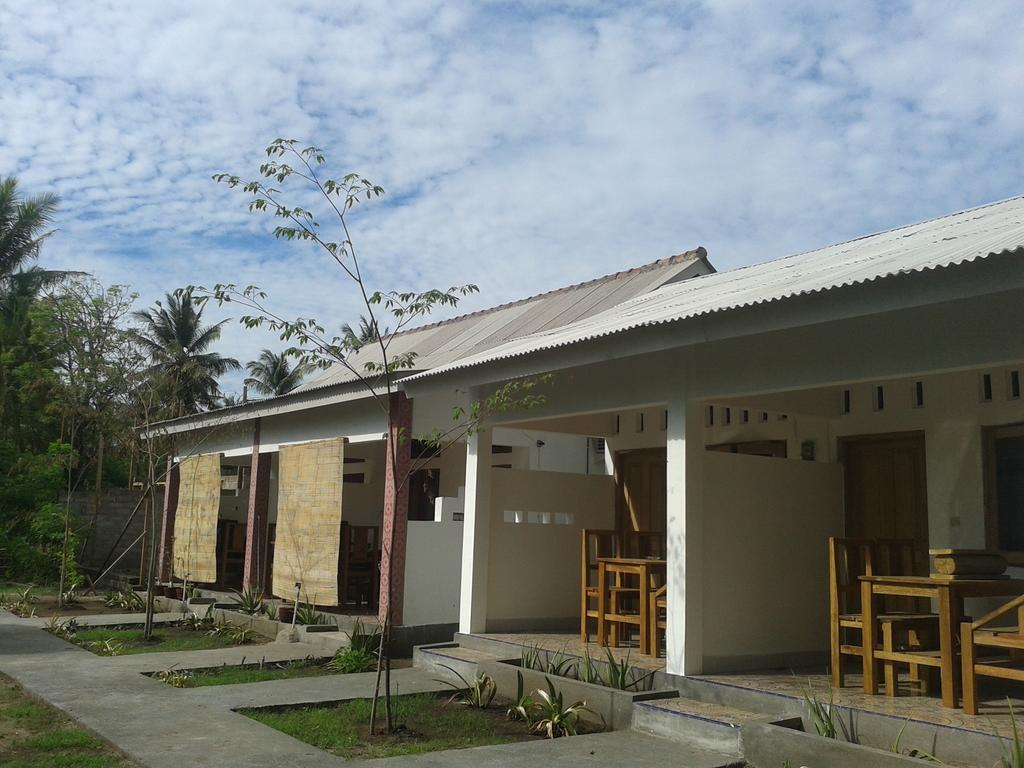 Putri Homestay Гили Мено Стая снимка