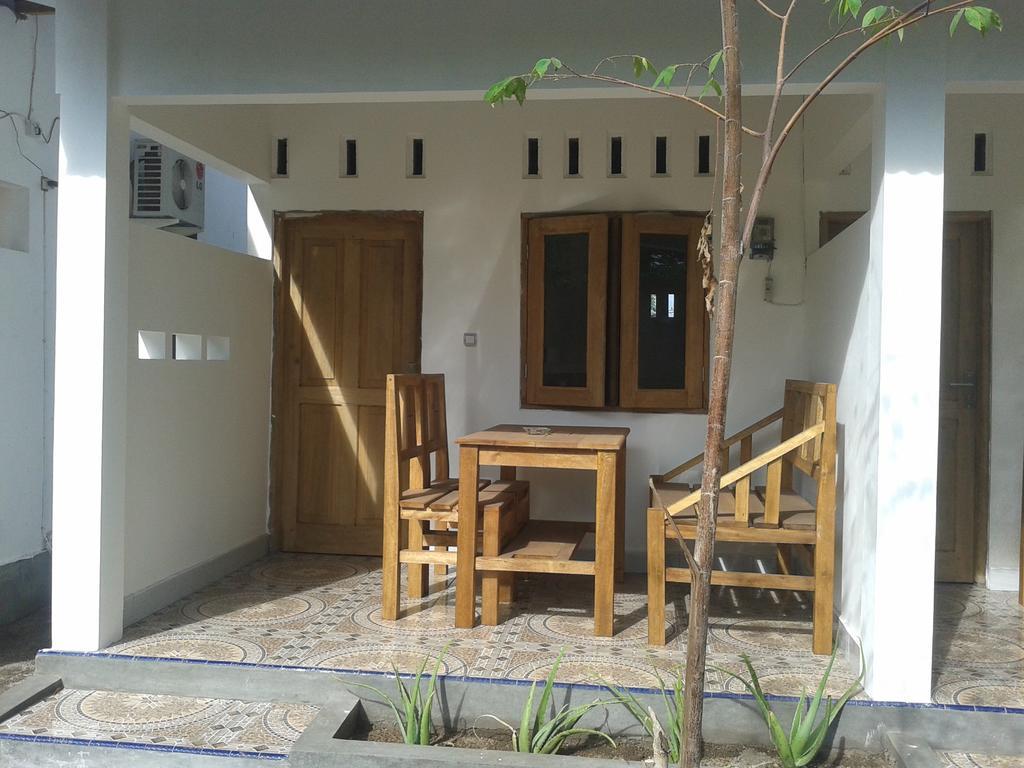 Putri Homestay Гили Мено Стая снимка