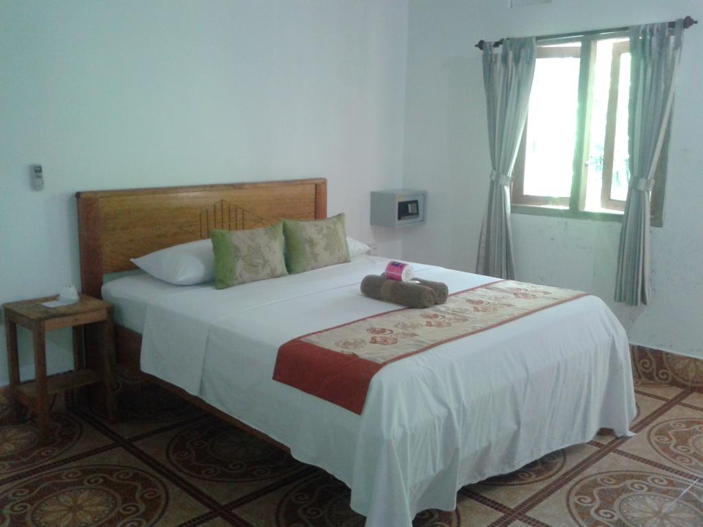 Putri Homestay Гили Мено Екстериор снимка