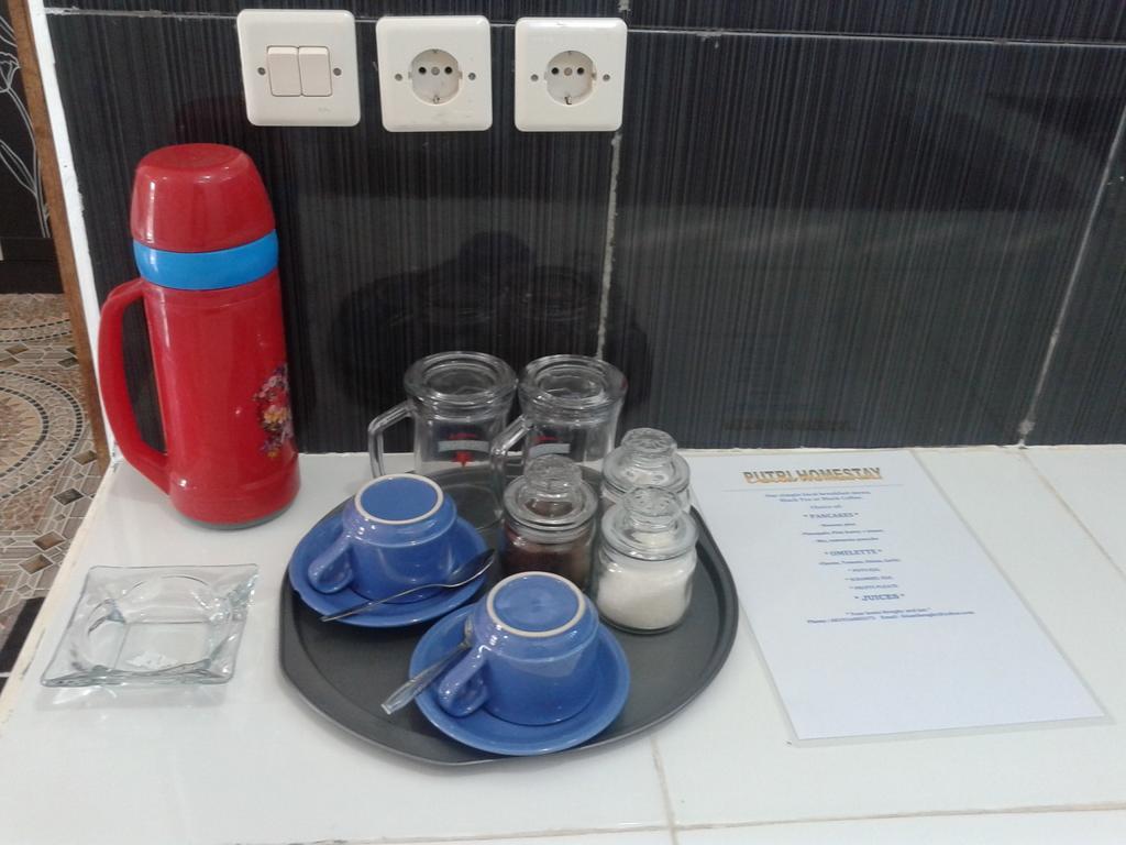 Putri Homestay Гили Мено Стая снимка