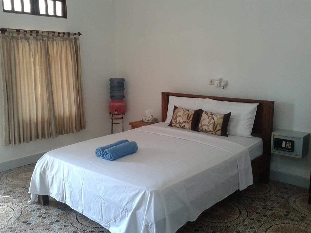 Putri Homestay Гили Мено Стая снимка