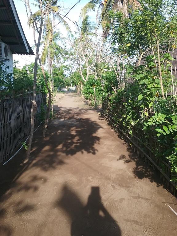 Putri Homestay Гили Мено Екстериор снимка